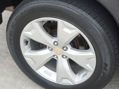 Used 2015 Subaru Forester 2.5i w/ Alloy Wheel Package image 29