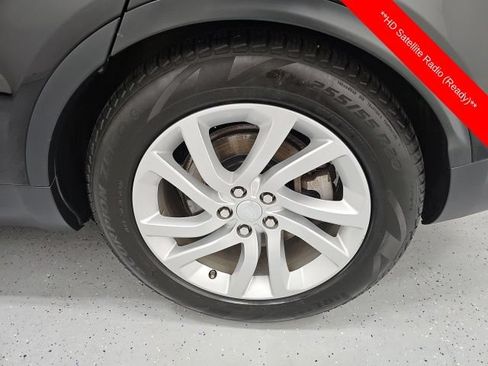 Used 2018 Land Rover Discovery SE AWD/4WD image 10