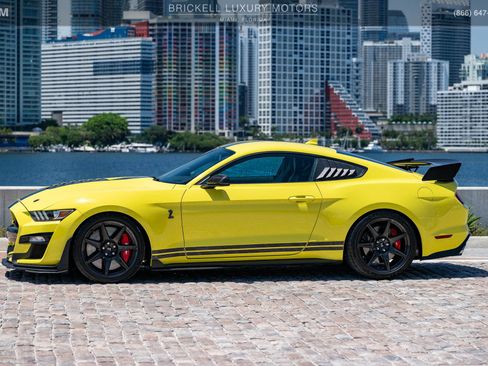 Used 2021 Ford Mustang Shelby GT500 w/ Carbon Fiber Track Pack RWD image 12