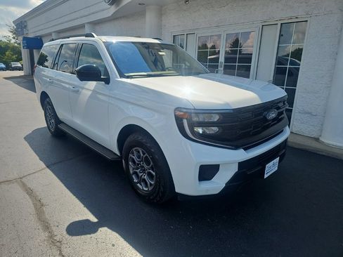 Used 2025 Ford Expedition Active AWD/4WD image 2