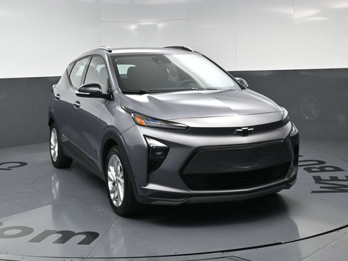 Used 2022 Chevrolet Bolt EUV LT w/ Driver Confidence Package FWD image 3