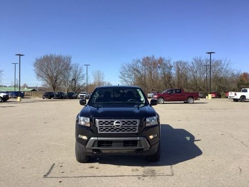 Used 2022 Nissan Frontier SV image 2