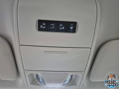 Used 2014 Dodge Grand Caravan SXT FWD image 22