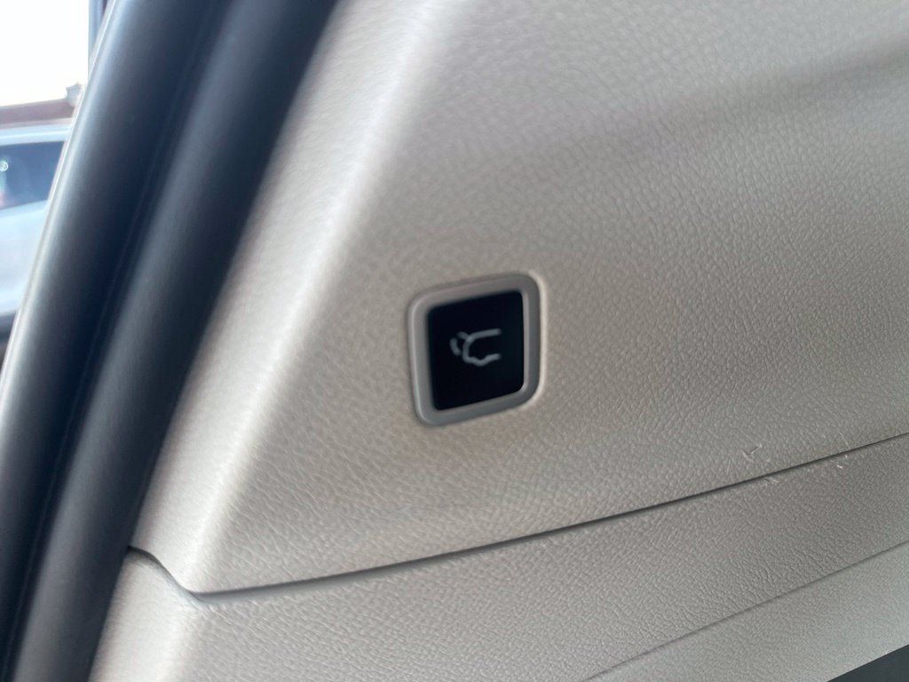 Used 2022 Chrysler Pacifica Touring-L FWD image 10