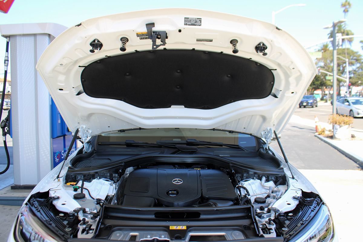 Used 2025 Mercedes-Benz GLC 350e 4MATIC image 34