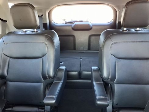 Used 2022 Ford Explorer Limited AWD/4WD image 4