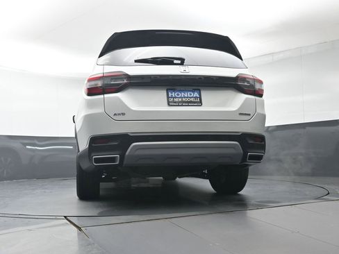 Used 2025 Honda Pilot Touring image 31