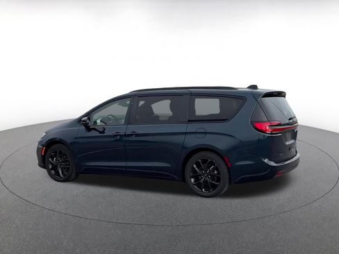 Used 2025 Chrysler Pacifica Limited FWD image 10