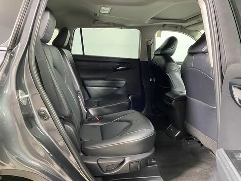 Certified 2025 Toyota Highlander XLE AWD/4WD image 10