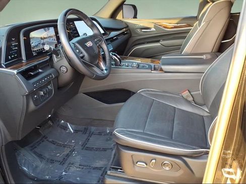 Used 2024 Cadillac Escalade ESV Premium Luxury w/ Performance Package image 11
