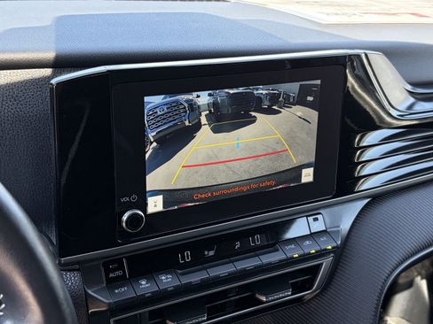 Used 2025 Toyota Camry SE w/ Convenience Package FWD image 23
