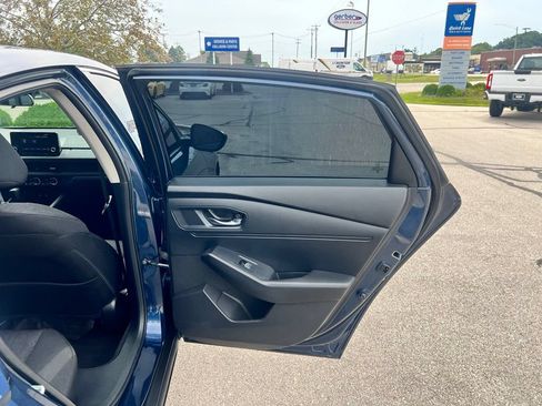 Used 2023 Honda Accord EX image 31