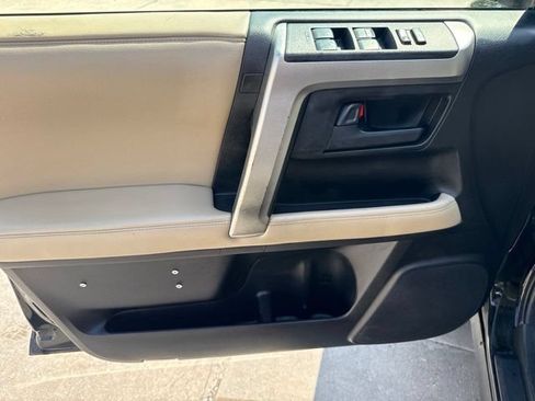 Used 2013 Toyota 4Runner SR5 w/ Convenience Pkg AWD/4WD image 11