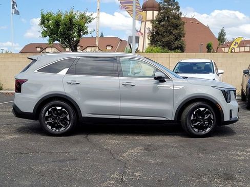 New 2026 Kia Sorento S FWD image 3