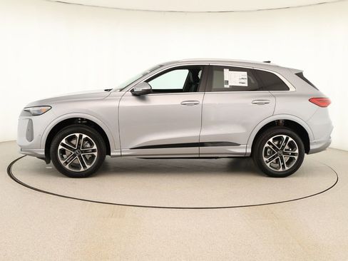 New 2025 Audi Q5 Premium Plus image 2
