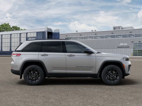 New 2026 Jeep Grand Cherokee Altitude image 21