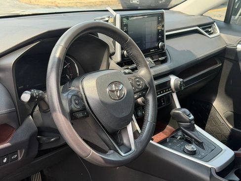 Used 2019 Toyota RAV4 Limited w/ Cold Weather Package AWD/4WD image 8
