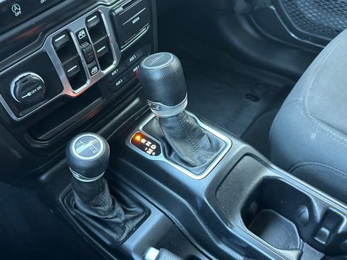 Used 2022 Jeep Gladiator Sport image 22