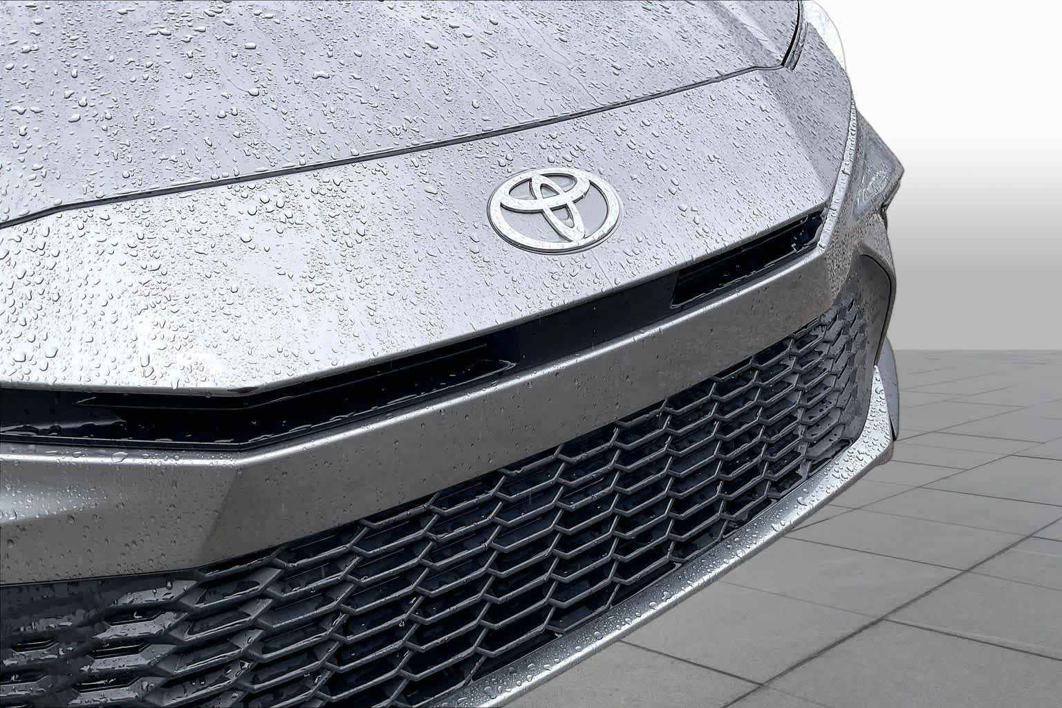 Used 2025 Toyota Camry SE w/ Convenience Package AWD/4WD image 29