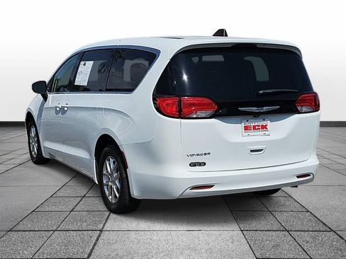 Used 2023 Chrysler Voyager LX FWD image 7