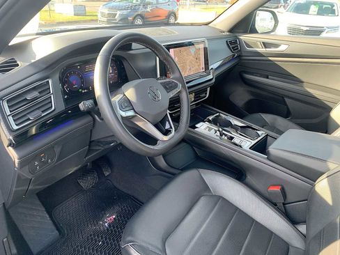 Used 2024 Volkswagen Atlas Cross Sport SEL image 10