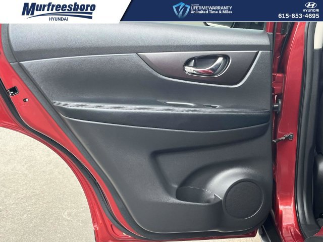 Used 2015 Nissan Rogue SV w/ SV Premium Package FWD image 16