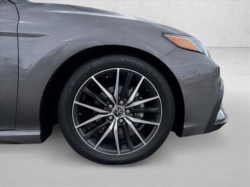 Used 2021 Toyota Camry SE FWD image 5