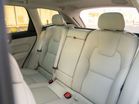 Used 2024 Volvo XC60 B5 Plus w/ Protection Package Premier image 22