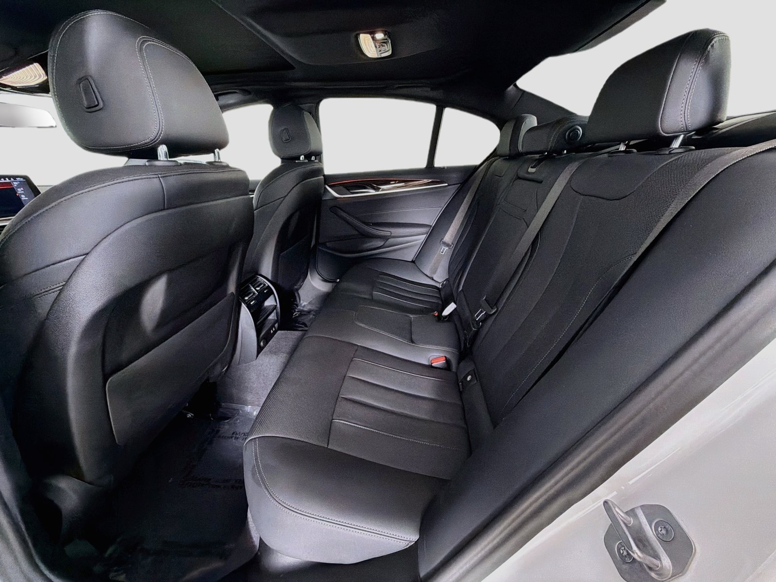 Used 2023 BMW 530i w/ Convenience Package RWD image 25