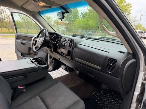 Used 2013 Chevrolet Silverado 2500 LT w/ Interior Plus Package AWD/4WD image 17