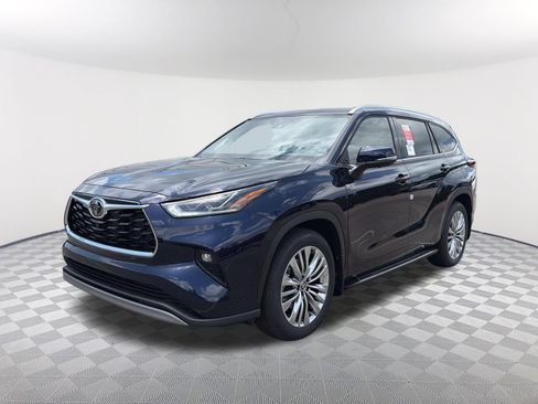 New 2026 Toyota Highlander Platinum AWD/4WD image 3