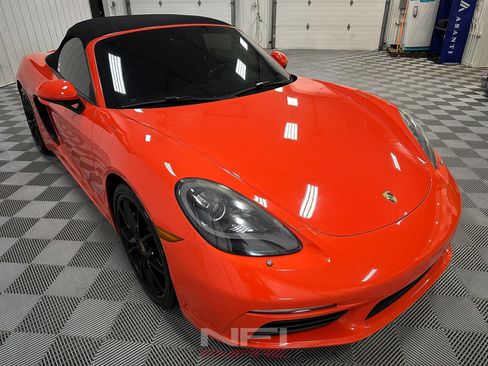 Used 2017 Porsche 718 Boxster Roadster 2D image 10