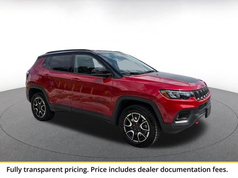 Used 2025 Jeep Compass Trailhawk AWD/4WD image 1