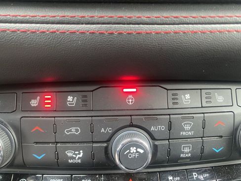 Used 2024 Dodge Durango GT image 27