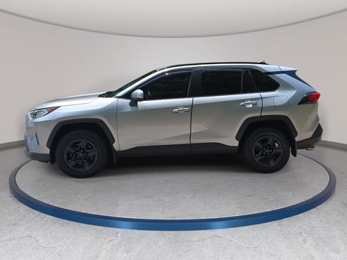Used 2019 Toyota RAV4 Limited w/ Cold Weather Package FWD image 8