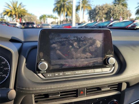 Certified 2025 Nissan Rogue S image 23