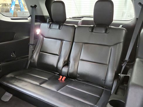 Used 2022 Ford Explorer XLT w/ Equipment Group 202A AWD/4WD image 29