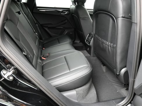 Certified 2026 Porsche Macan AWD/4WD image 27