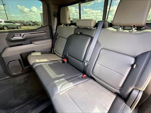 Used 2022 Chevrolet Silverado 1500 ZR2 w/ Technology Package image 19