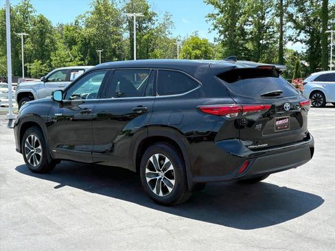 Used 2020 Toyota Highlander XLE AWD/4WD image 27