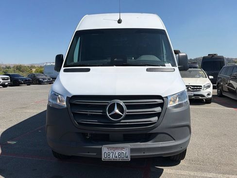 Used 2025 Mercedes-Benz Sprinter 2500 image 3