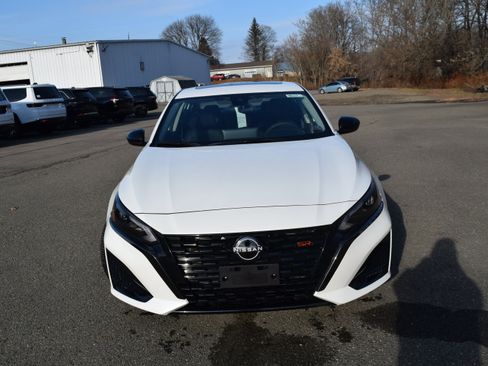 Used 2024 Nissan Altima 2.5 SR w/ SR Premium Package AWD/4WD image 1