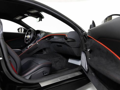 Used 2021 Ferrari Roma image 31