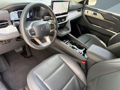 Used 2025 Ford Explorer Active w/ Active Comfort Package AWD/4WD image 4