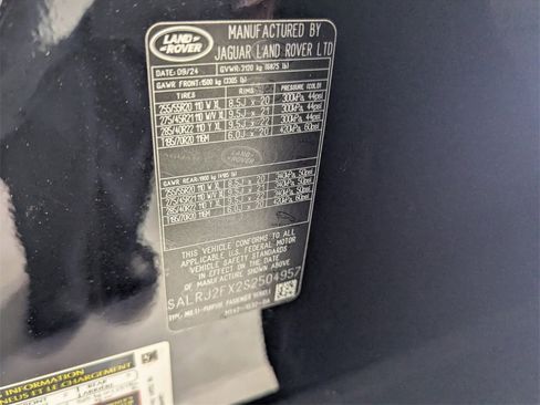 Used 2025 Land Rover Discovery S image 34