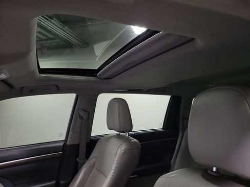 Used 2016 Toyota Highlander Limited w/ Driver Technology Package FWD image 16