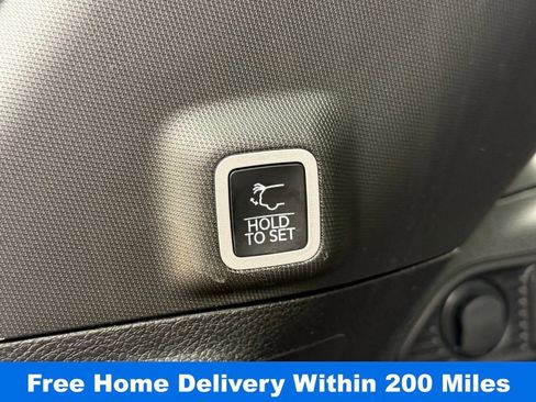 Used 2024 Jeep Grand Cherokee Altitude image 32