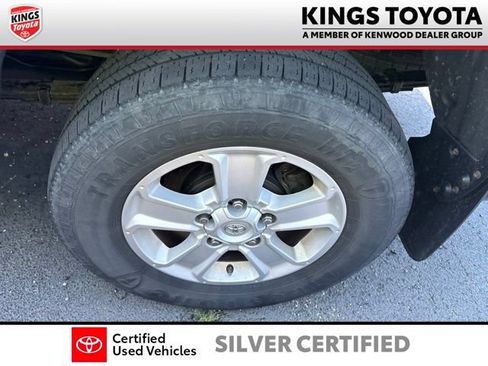 Used 2020 Toyota Tundra SR5 w/ SR5 Convenience Package AWD/4WD image 12