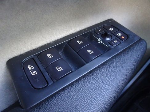 Used 2019 Volvo XC40 T5 Inscription image 23