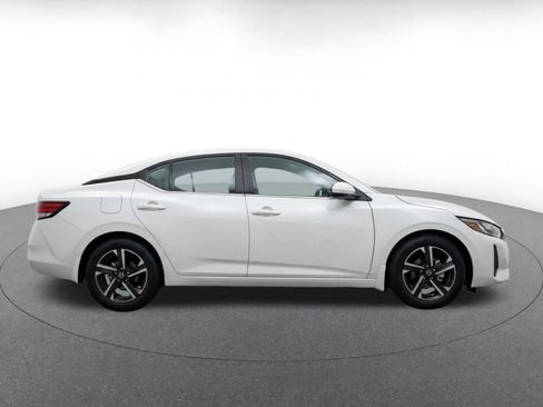 Used 2025 Nissan Sentra SV FWD image 8